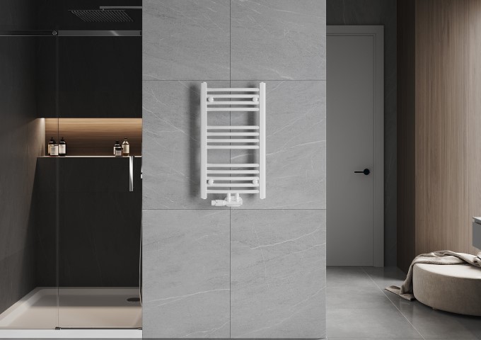 bílý koupelnový radiátor