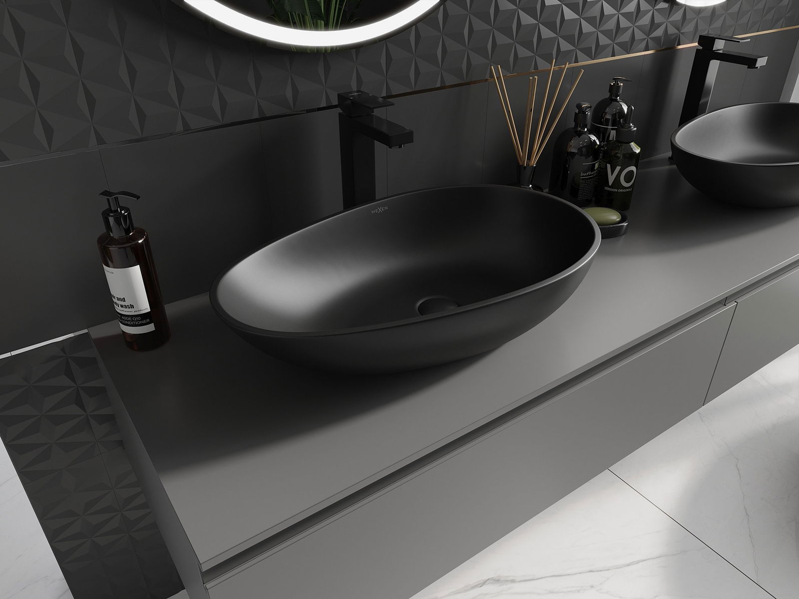 Aranžérství nadpultové koupelnové skříňky