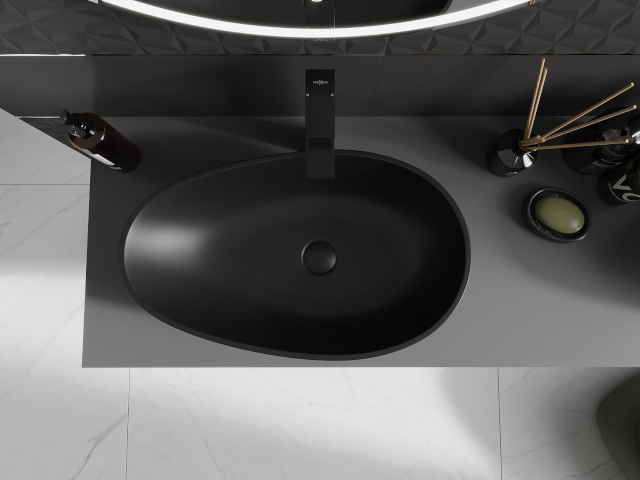 Skříňka na výšce v koupelně