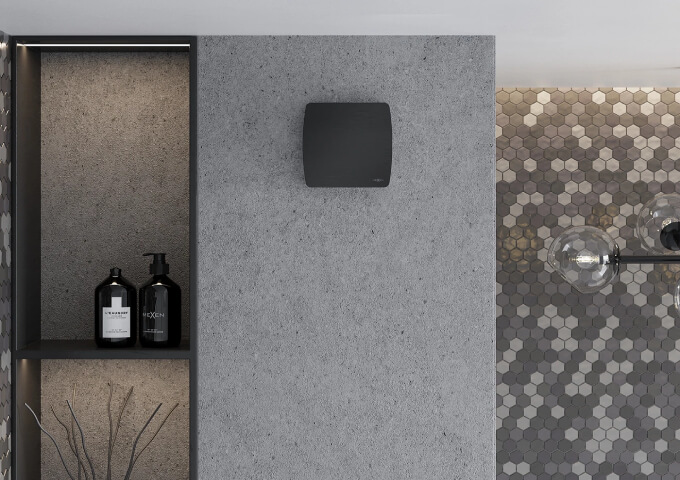 Černý koupelnový ventilátor