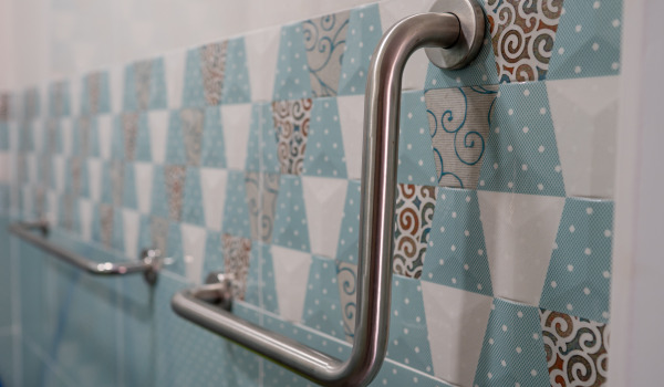 Kde nejlépe namontovat nástěnné zábradlí?