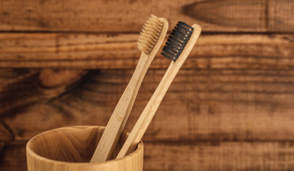 Módní koupelna - elegantní doplňky na čištění zubů