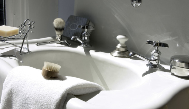 Půlpostumenty - dekorativní prvek ve velkých i malých koupelnách