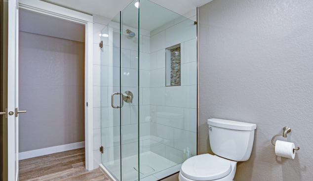 Miska WC - jakou vybrat? Závěsnou nebo stojící?