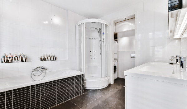 Vana nebo sprcha – jaké řešení bude fungovat ve vaší koupelně?