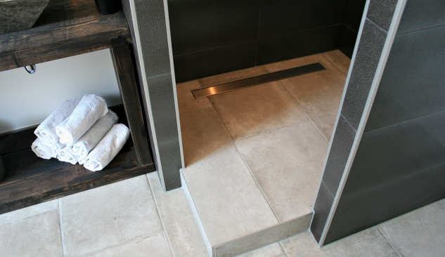 Výhody a nevýhody sprchy bez vaničky - tedy lineární odtok