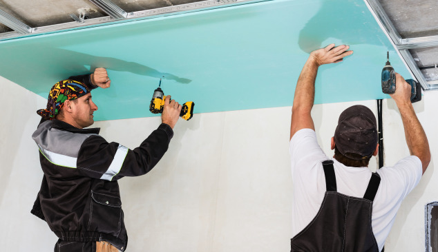 Nevýhody a výhody podhledového stropu v koupelně