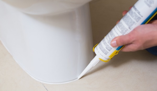 Jak dlouho schne sanitární silikon v koupelně?