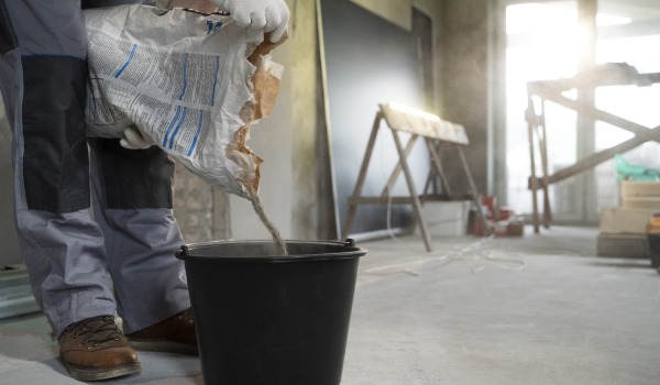 Příprava podkladu před pokládkou dlaždic — krok za krokem