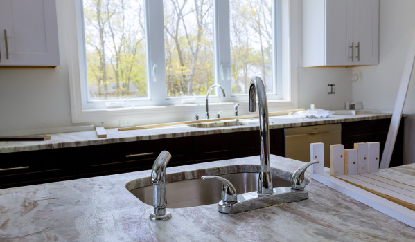 Jak obnovit žulový dřez?