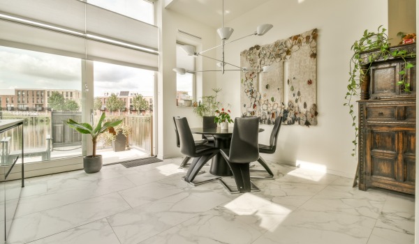 Jaké jsou třídy otěru dlaždic? Podívejte se, které dlaždice se osvědčí v kuchyni, koupelně a obývacím pokoji.