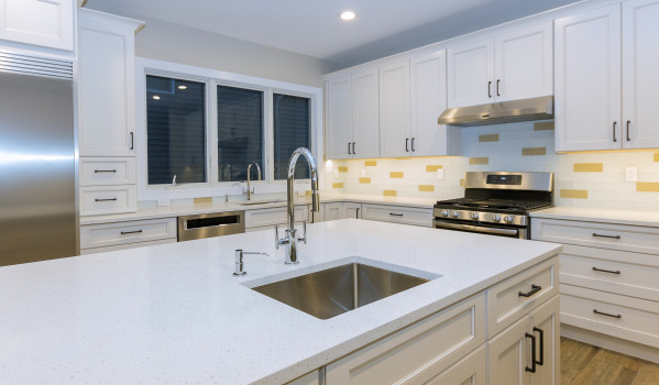 Jakou kapalinu nalít do kuchyňského dávkovače?