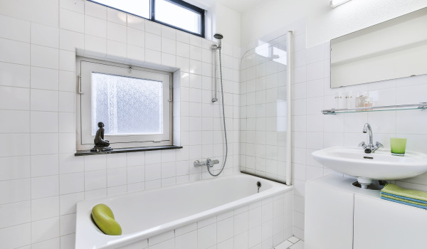 Co potřebujete vědět o vanových obkladech?