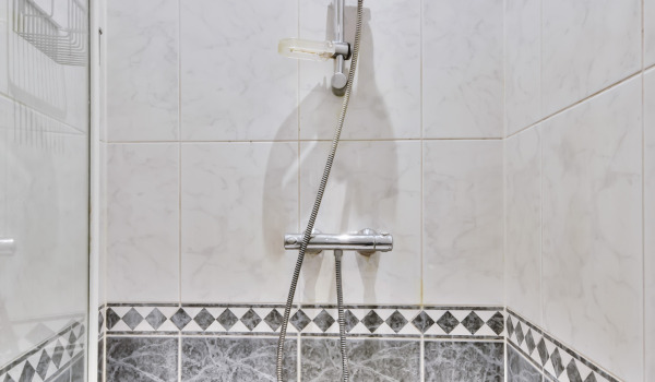 Jak přizpůsobit obdélníkovou vaničku?