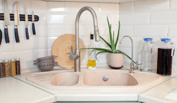 Rohový dřez v kuchyni - je praktický?