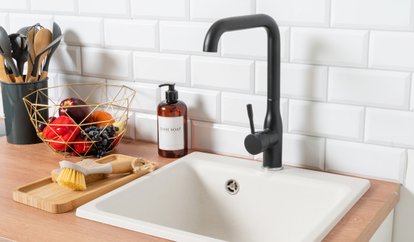 Bílý dřez: praktičnost a údržba - stojí to za to?