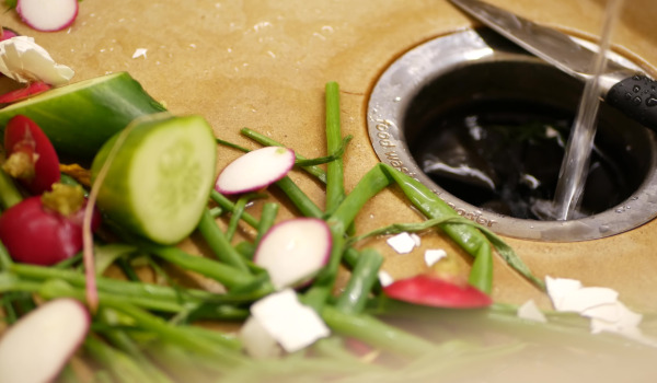 Drtič odpadu pod dřezem: jak funguje a stojí za to?