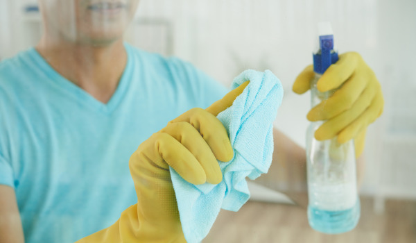 Jak odstranit vodní kámen ze sprchového koutu?