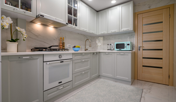 Dřez blízko varné desky - bude to fungovat?