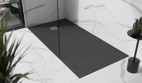 Mramorová koupelna se sprchovou vaničkou