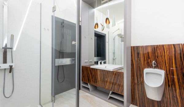 Pisoár doma — stojí za to ho mít?