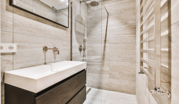 Podomítkový sprchový systém - funkčnost a moderní design